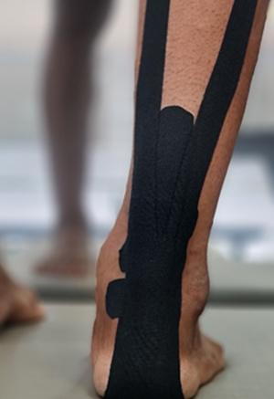 Bandagem elástica (kinesio taping)